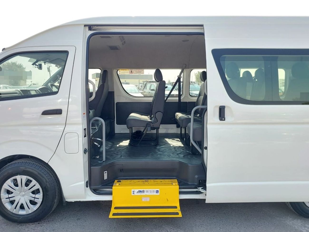 Toyota Hiace TOYOTA HIACE COMMUTER VAN RHD 2017 MODEL 3.0 L DIESEL AUTOMATIC(PM33188)