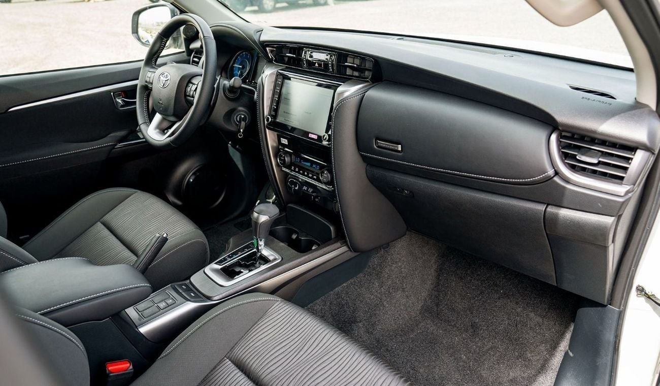 تويوتا فورتونر Toyota Fortuner 2.4L Diesel AT MY2024