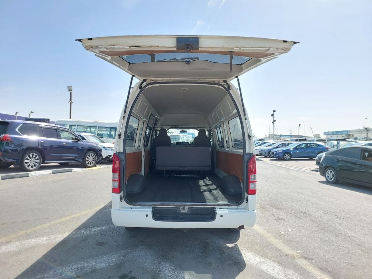 Toyota Hiace TOYOTA HIACE VAN RHD 2010 MODEL 3.0 L DIESEL AUTOMATIC(PM06521)