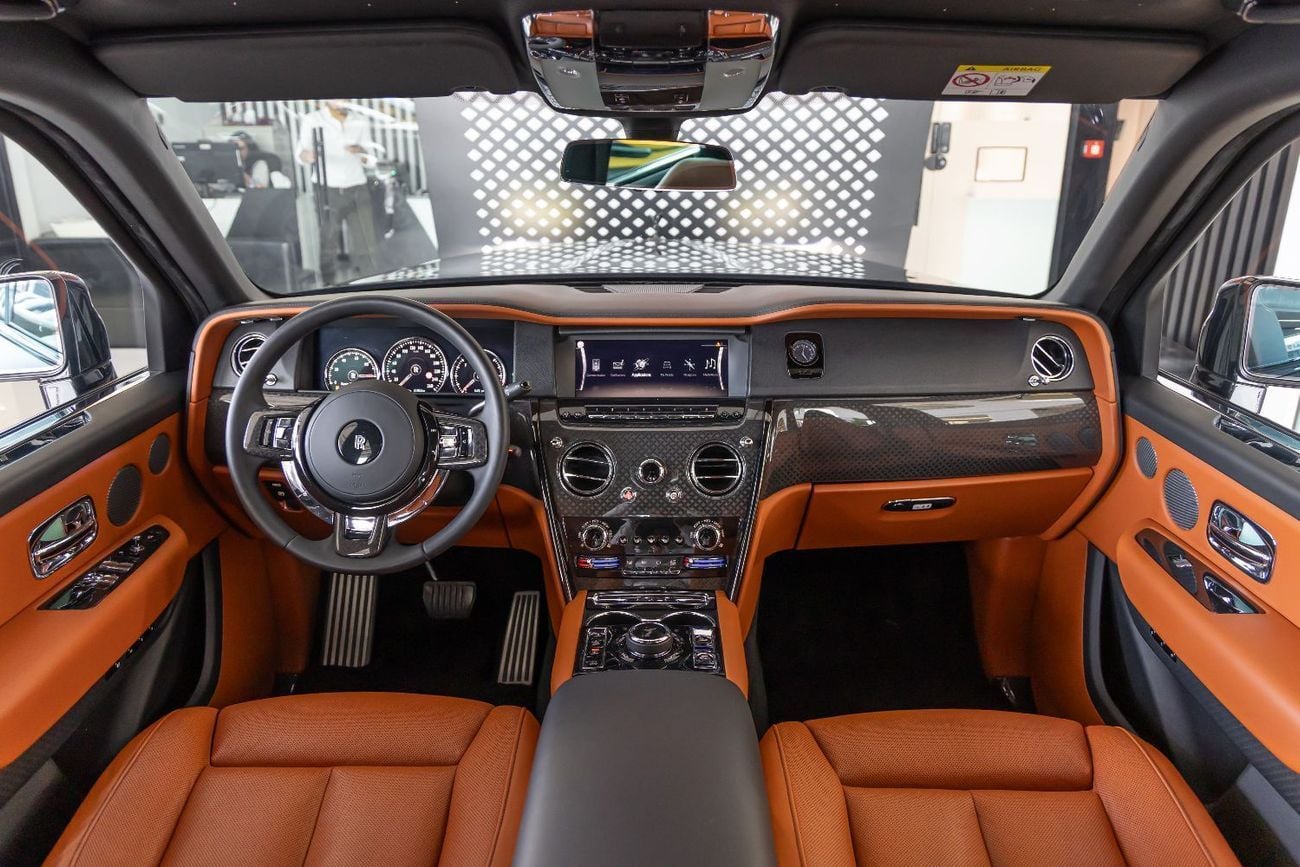 رولز رويس كولينان Rolls-Royce Cullinan | Black Badge | GCC Specs | Dealer Warranty & Service Contract (AGMC) | 2022