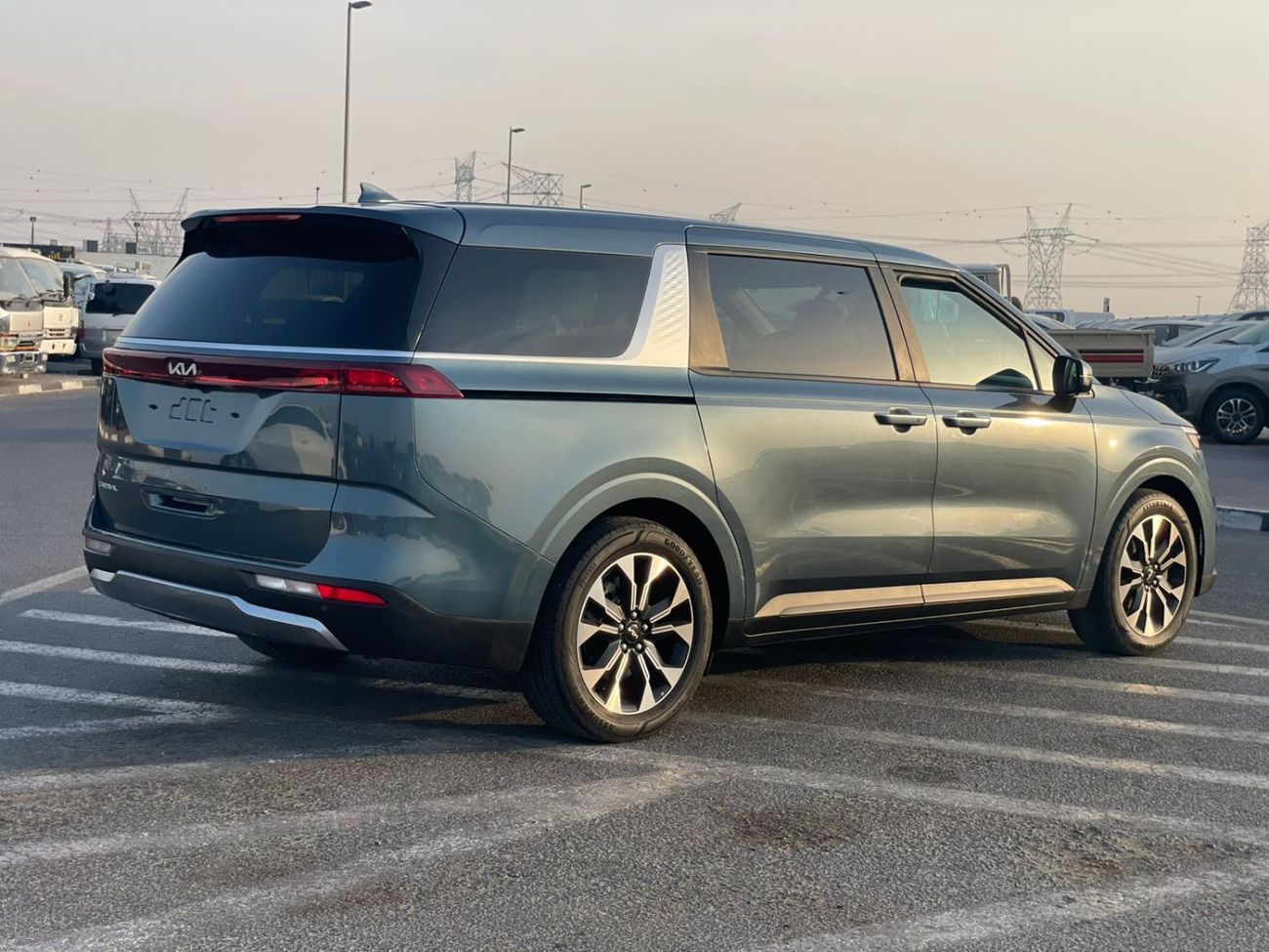 Kia Carnival 2024 Kia Carnival EX 3.5L V6 - Full Option - 8 Seater - Front & Rear Radar Sensor - Trunk / Door Ful