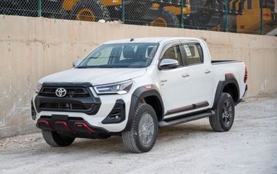 Toyota Hilux SR5 4.0 PETROL 2026 4x4