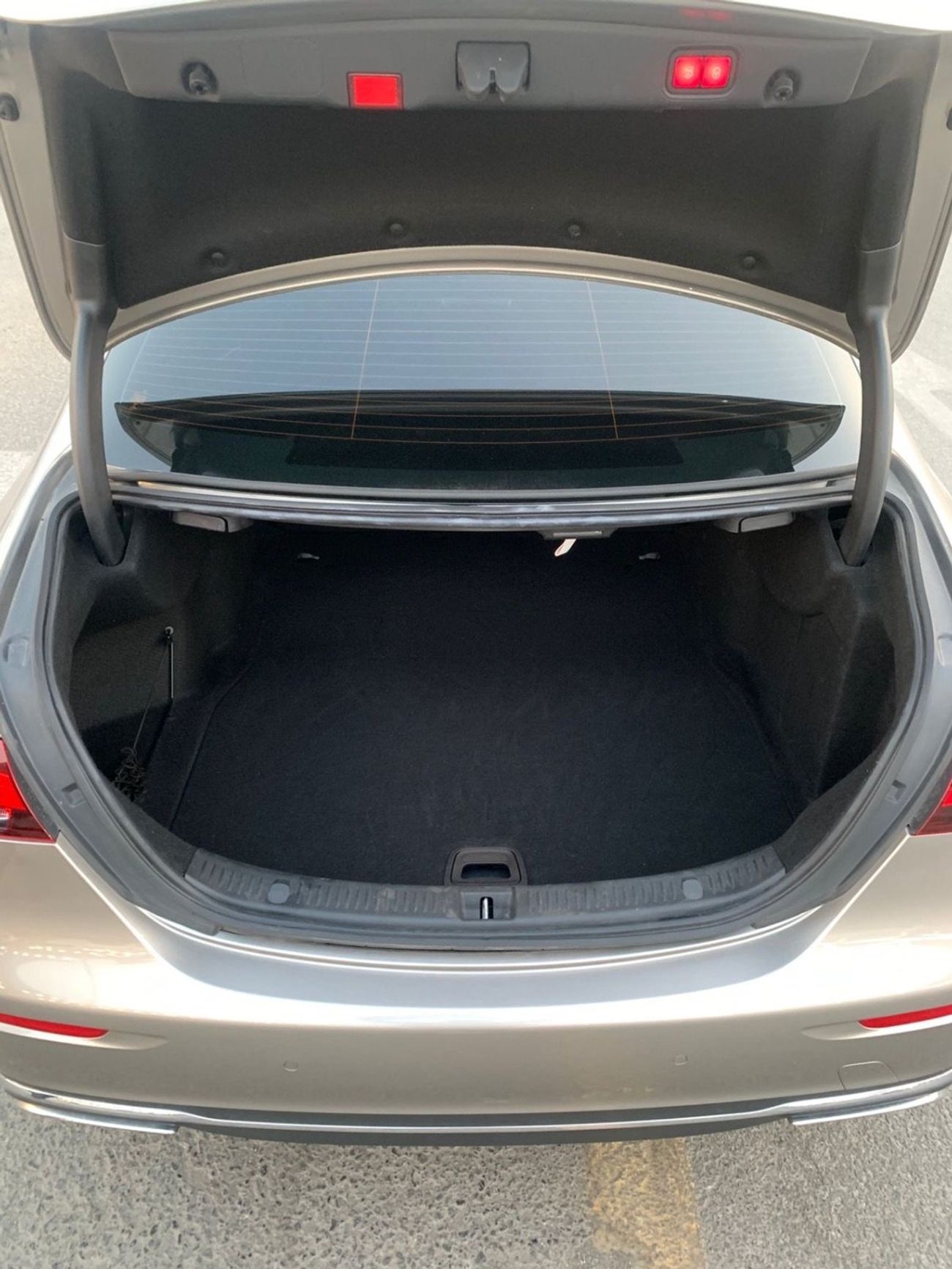 Mercedes-Benz E 250 Mercedes-Benz E250 V4 2.0L Model 2022 Price:150.000AED  Mileage:67.000 Km  Specifications: KORIAN Co