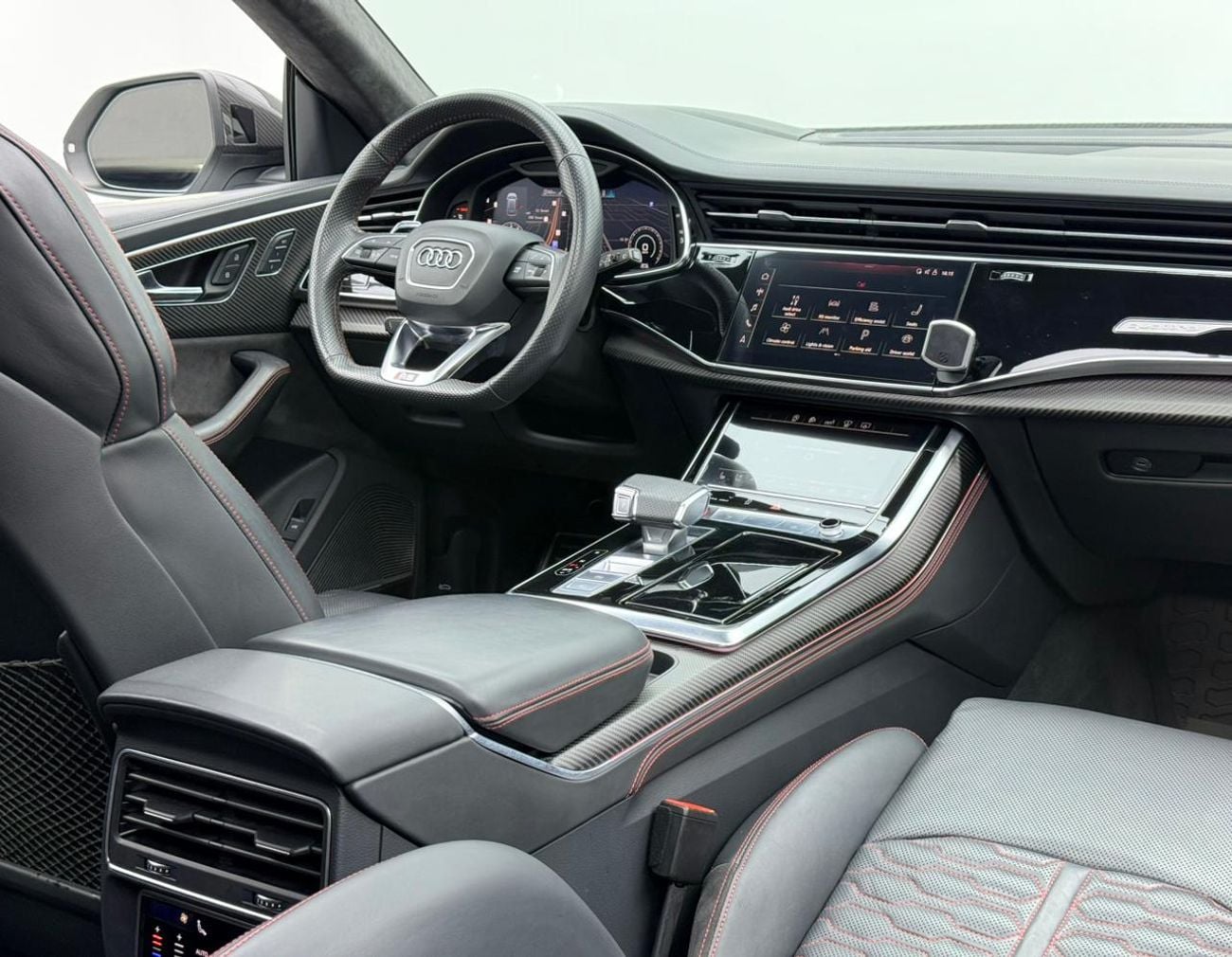 Audi RSQ8 STD 2020 Audi RSQ8 4.0TFSI Quattro, Warranty, Carbon Fiber Package, Excellent Condition, GCC