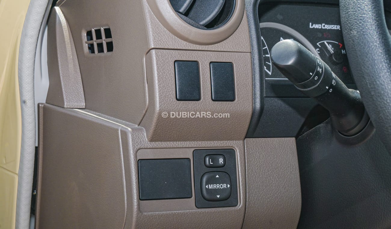 Toyota Land Cruiser Pick Up LC79 SC 4.0L AT YM 2024