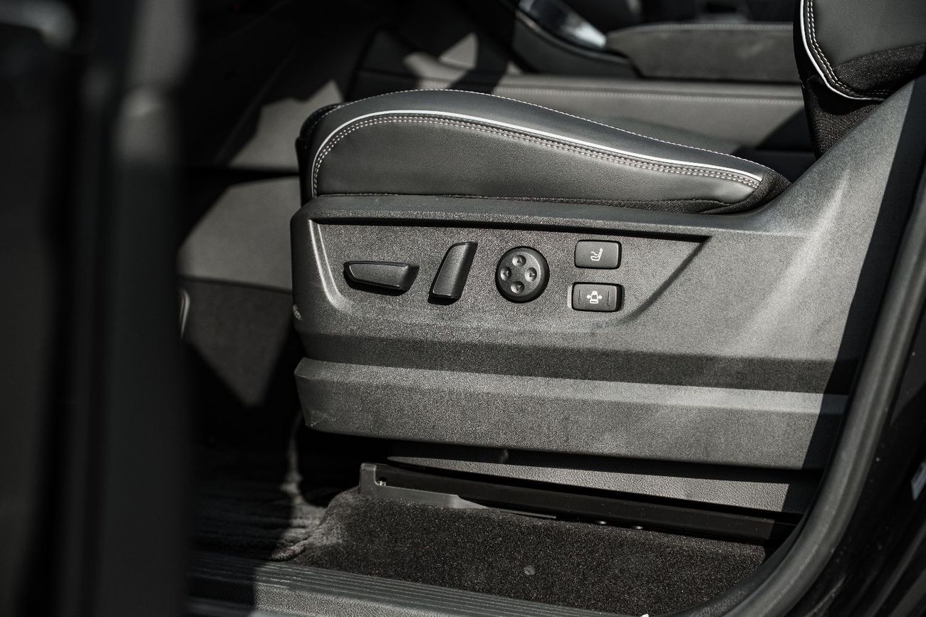 Infiniti QX80 Autograph Captain Chairs 3.5L