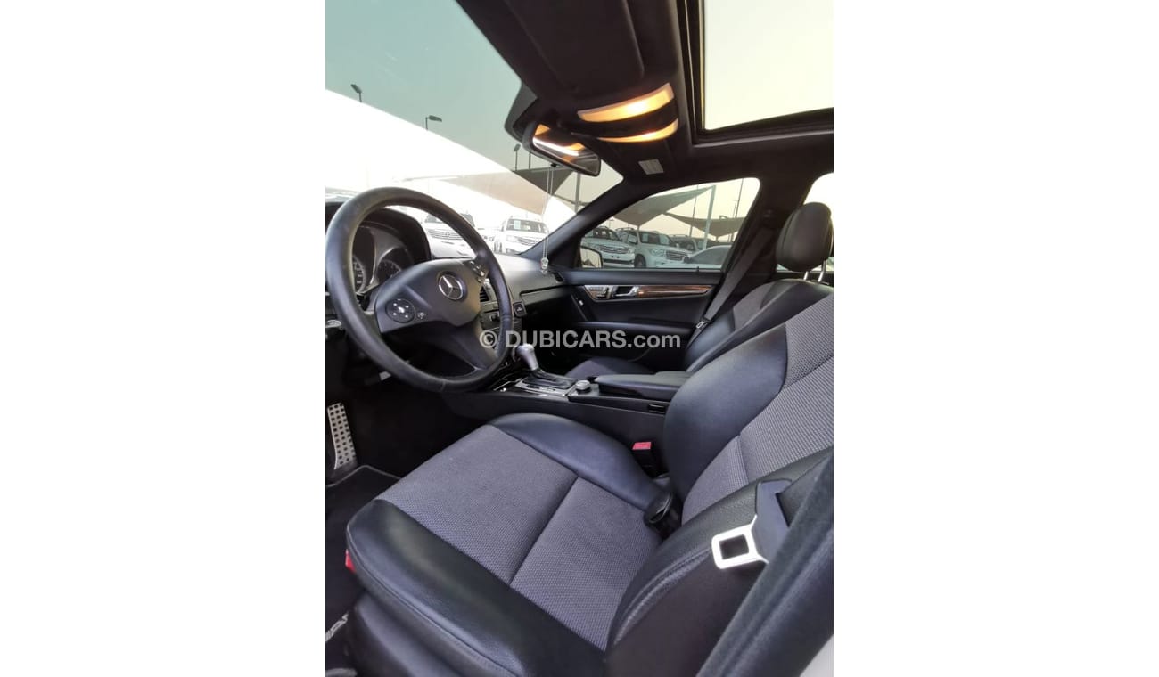 Mercedes-Benz C 300 Mercedes C300 2010 Gcc Specefecation Full Option Number 1