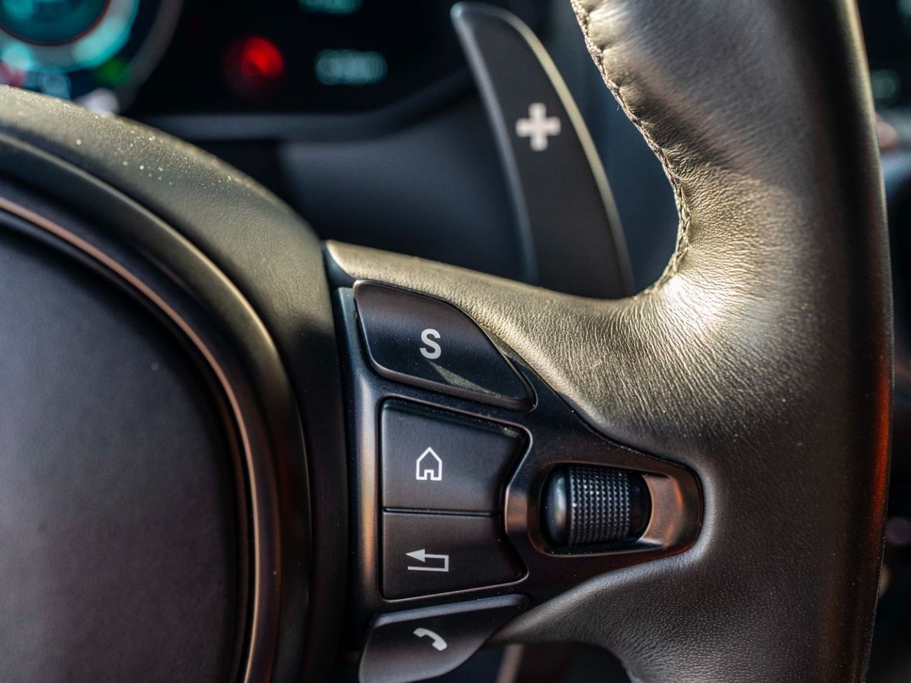 Aston Martin Vantage S