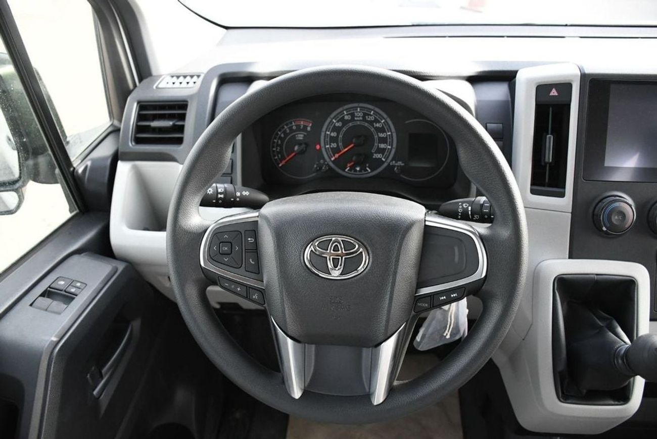 تويوتا هاياس HiAce 3.5L Manaul Petrol