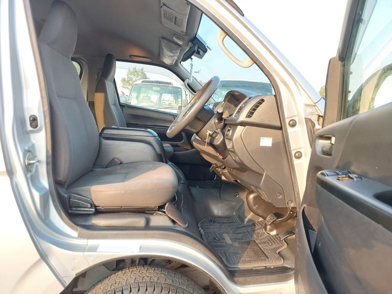 Toyota Hiace TOYOTA HIACE VAN RHD 2017 MODEL 2.7 L PETROL AUTOMATIC(PM28216)