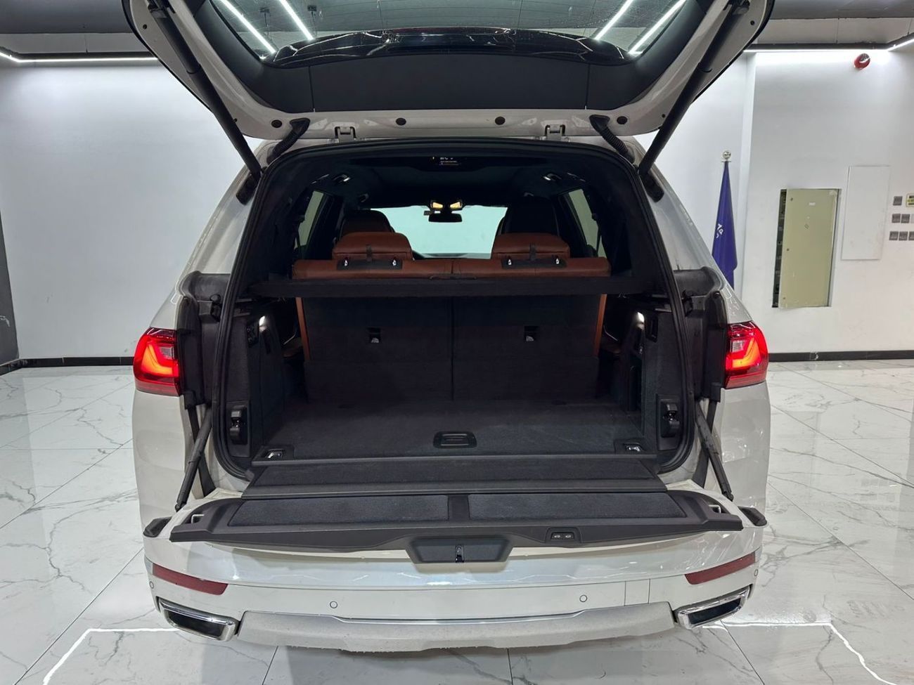 BMW X7 40i Pure Excellence 3.0L AED 3,427 / Monthly l 0% Down Payment l Masterclass Captain Seats l 1 Year