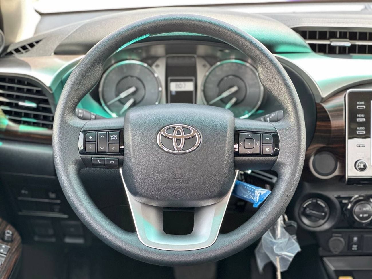 Toyota Hilux 2.8L DSL A/T // 2026 // High Option With Cruise Control , DVD , Wireless Charger , Side Step // Spec