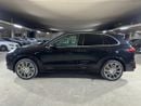 Porsche Cayenne Turbo S 4.8L (570 HP) 2016 | CARBON CERAMIC BRAKES (PCCB) | CARBON INTERIOR PACKAGE | SUNROOF