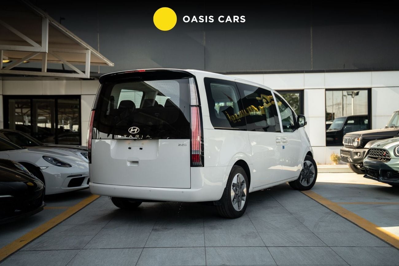 هيونداي ستاريا LUXURY 2025 Brand New 11 Seater Diesel 2.2L Turbo 4 Cylinders GCC