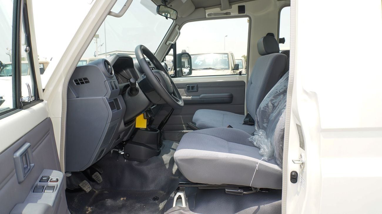 تويوتا لاند كروزر 70 4.0L V6 M/T