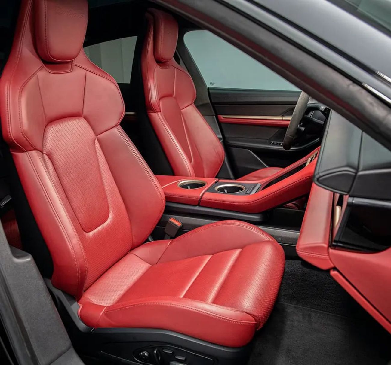 بورش تايكان Turbo S (755 HP)