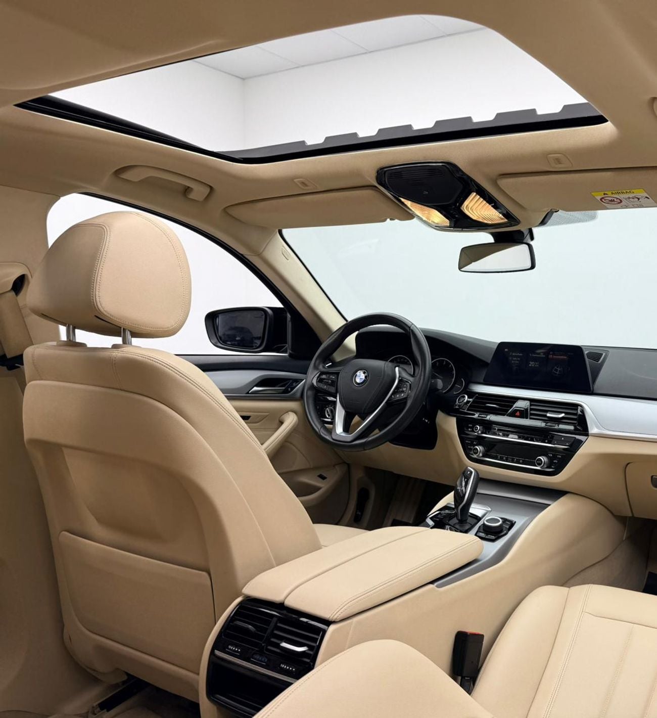 بي أم دبليو 520i 2020 BMW 520i, Warranty, Service History, Fully Loaded, Excellent Condition, GCC