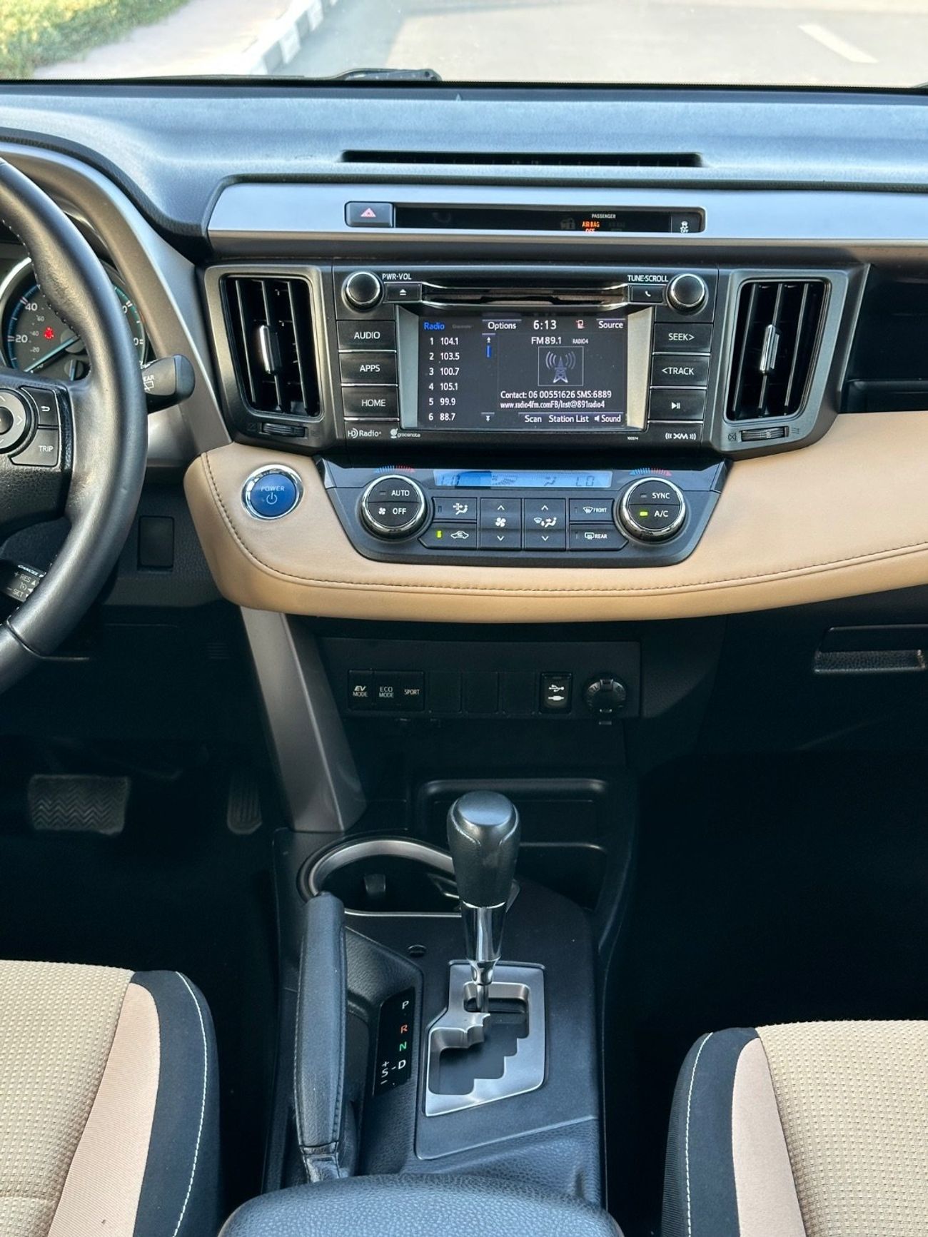 Toyota RAV4 Hybrid XLE Sunroof, push start full option