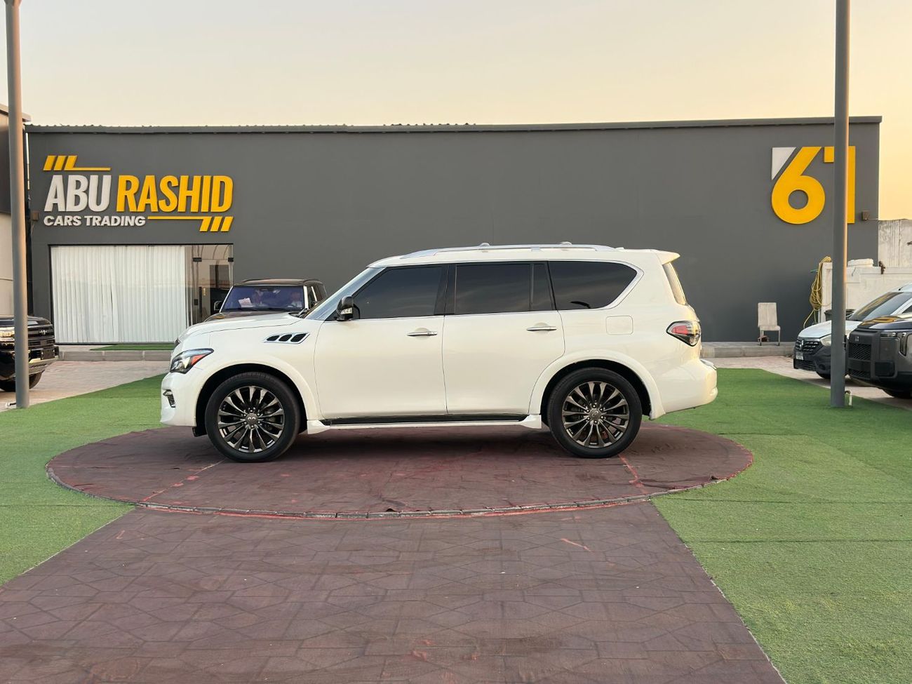Infiniti QX80