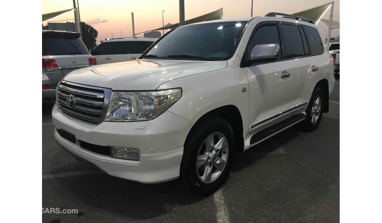 Toyota Land Cruiser VXR.  V8