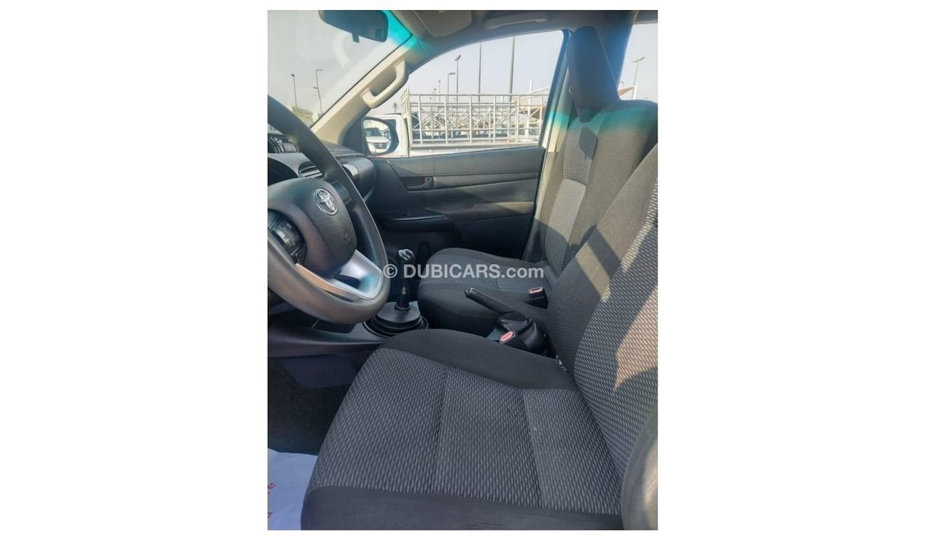 Toyota Hilux 2.4L DC 4WD DIESEL MANUAL TRANSMISSION