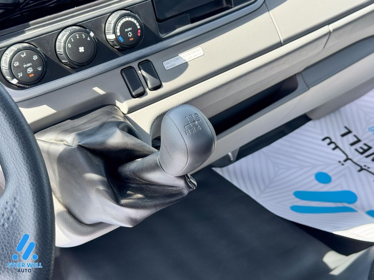 ميتسوبيشي فوسو كانتير Truck | 3.0L Diesel | Euro 5 | Short Chassis | RWD | White | GCC Specs