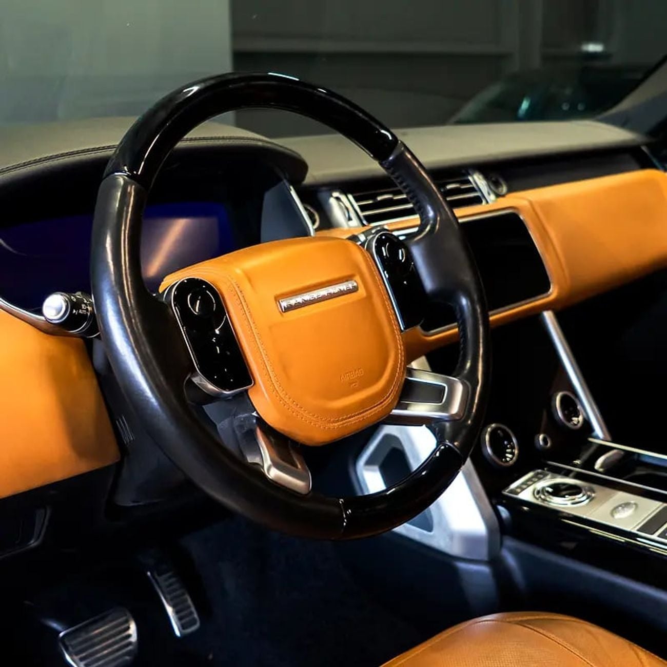 لاند روفر رينج روفر Vogue SE 5.0L 3,161 pm • 0% Downpayment • Vogue SE P400 • 1 Year Warranty