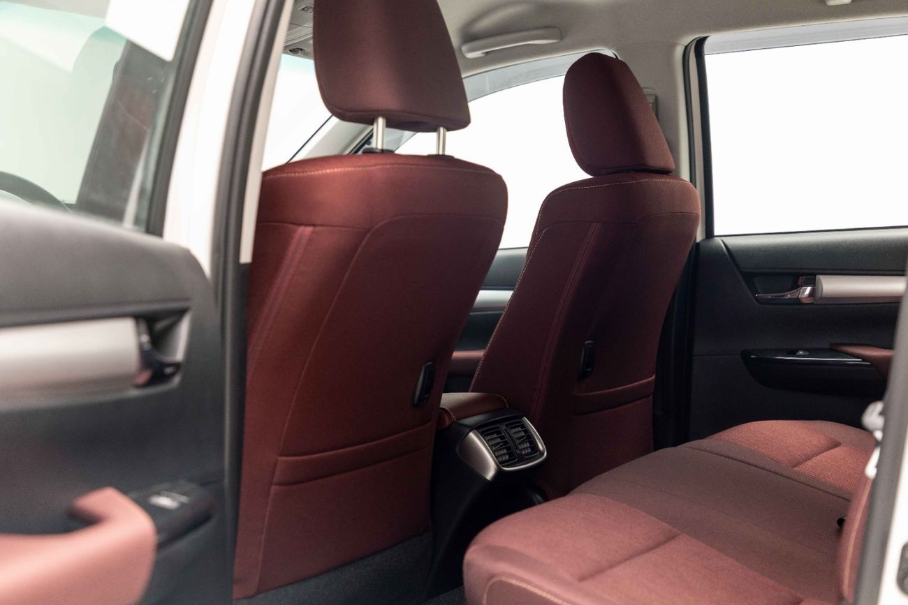 تويوتا هيلوكس 2.7L -Manual - Platinum White Pearl Inside Maroon | Export Only