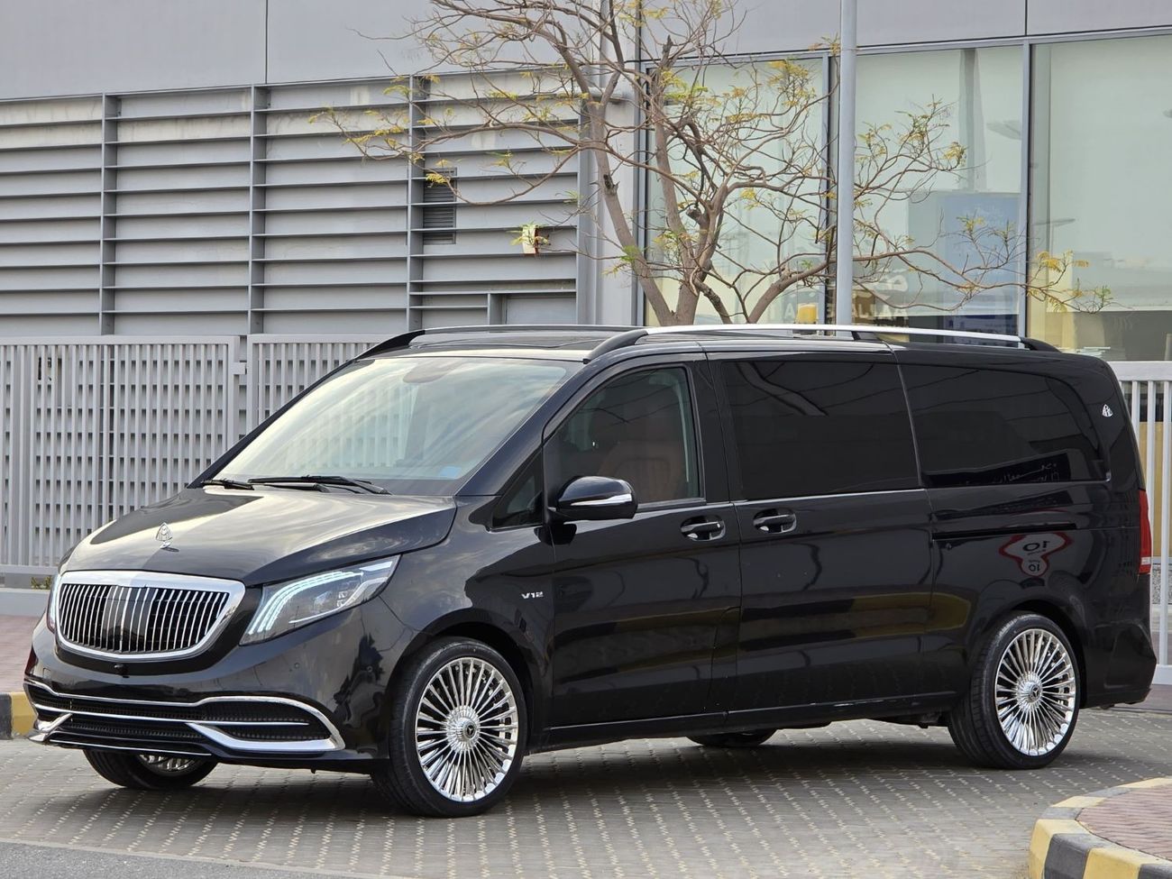 Mercedes Benz V 250 Avantgarde MERCEDES V-250 2016 GCC BODY KIT MAYBACH // PERFECT CONDITION