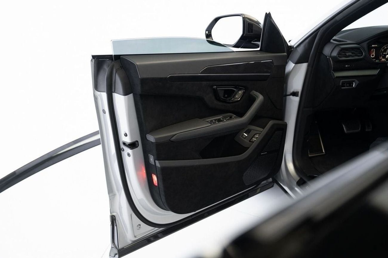 لامبورغيني اوروس 4.0T V8 Performante