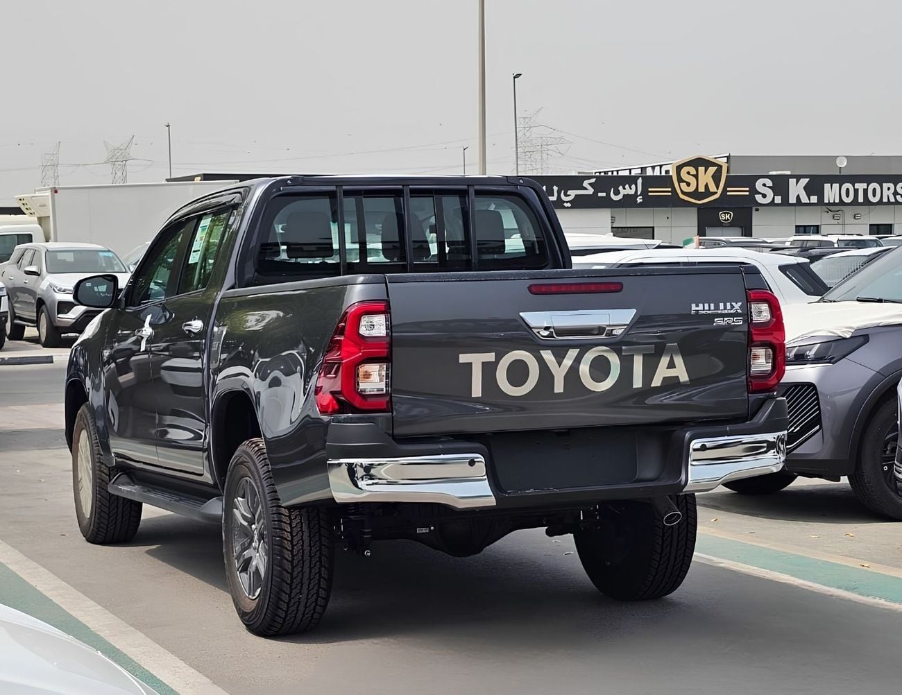 Toyota Hilux SR5 STD || 4.0L PETROL 4WD | WOOD INTERIOR W VISOR | BLIND SPOT | DIFFLOCK | DVD+CAMERA (CODE # H6B)