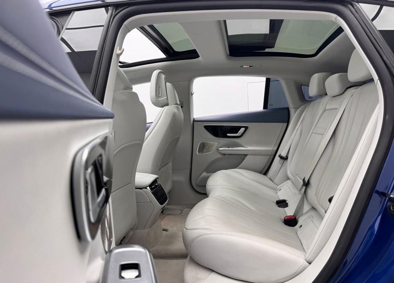 Mercedes-Benz EQE 350+ SUV 2023 Mercedes-Benz EQE 350+ Edition One, 2027 Mercedes Warranty and Service Pack, GCC