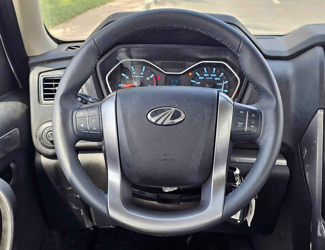 Mahindra Pik Up Double Cabin / A/T, 2.2L V4 Diesel, Hose Power 140HP / 4WD (CODE# 68039)