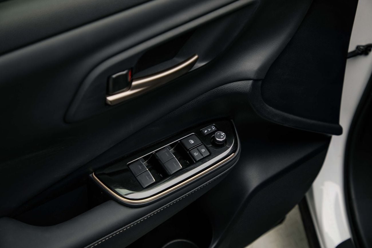 تويوتا كراون HEV 2.5L - Precious White Pearl Inside Black | Export Only