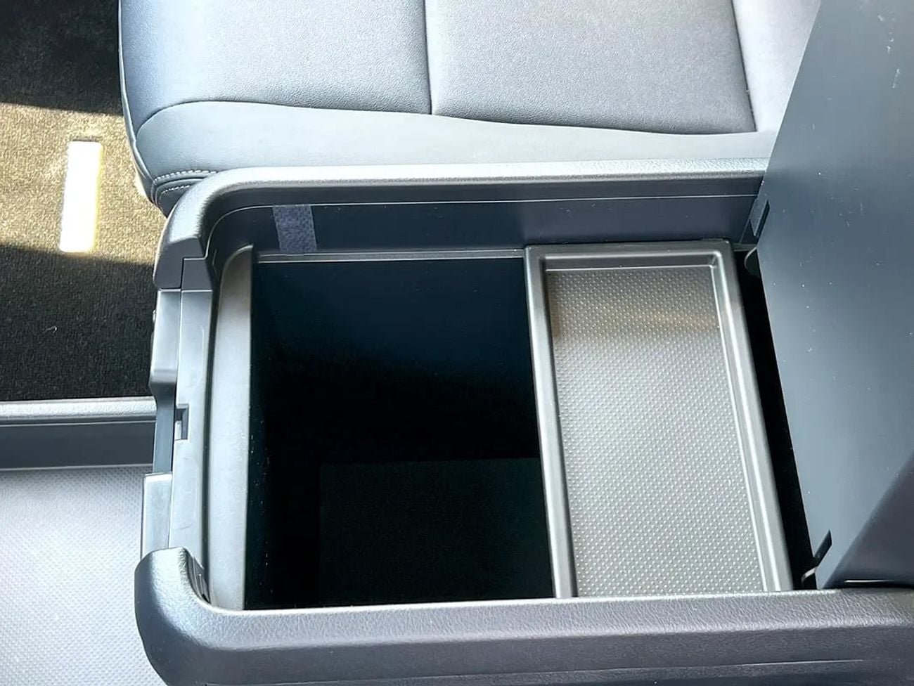 تويوتا جرافينا Premium GCC Specs | Brand Luxury 6-Seater