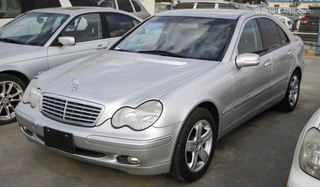 Mercedes-Benz C 240