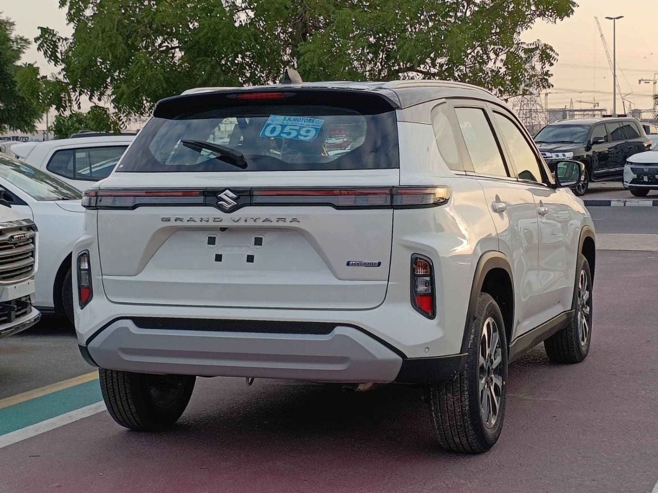 Suzuki Grand Vitara GLX / HYBRID / DOUBLE TONE / 1.5L V4 / "9" DISPLAY / 360* CAMERA / HEADUP DISPLAY (CODE # GVHB4X2F)