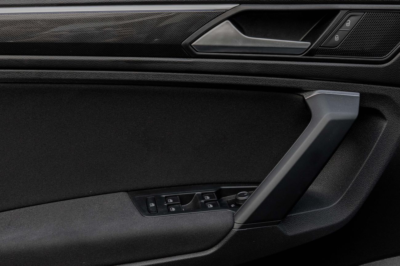 Volkswagen Tiguan Tiguan Elegance | 1,606 P.M | 0% Downpayment | VW Warranty + Service | Ultra Low KM!