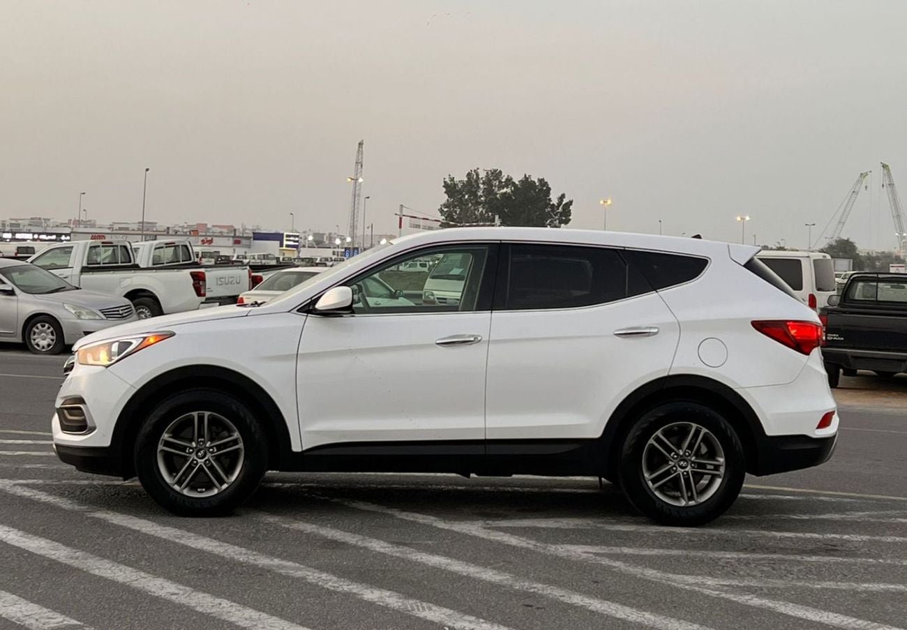 Hyundai Santa Fe SPORT (NON GCC) 2018 Hyundai Santa Fe 2.4L V4 - Apple Play & Android - Rear Camera - 2 keys
