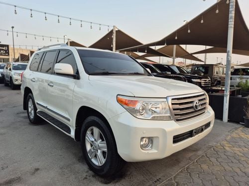 Toyota Land Cruiser EXR 5.7L 4WD TOYOTA LAND CRUISER EX-R 2015 .ENGINE 5.7L 8CYLINDERS.