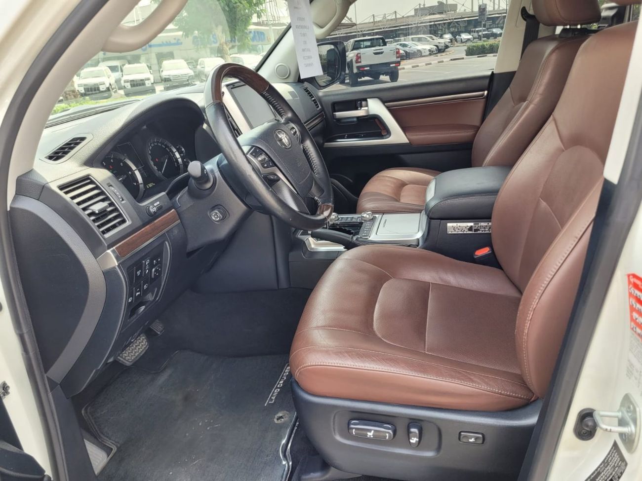 Toyota Land Cruiser VXR 5.7L 4WD