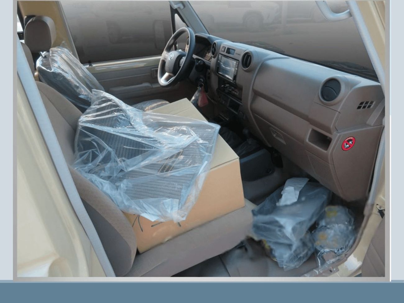 Toyota Land Cruiser 70 ECT0040 - Toyota LC Hardtop 71 SWB - 4.0L Ptr Mt Beige