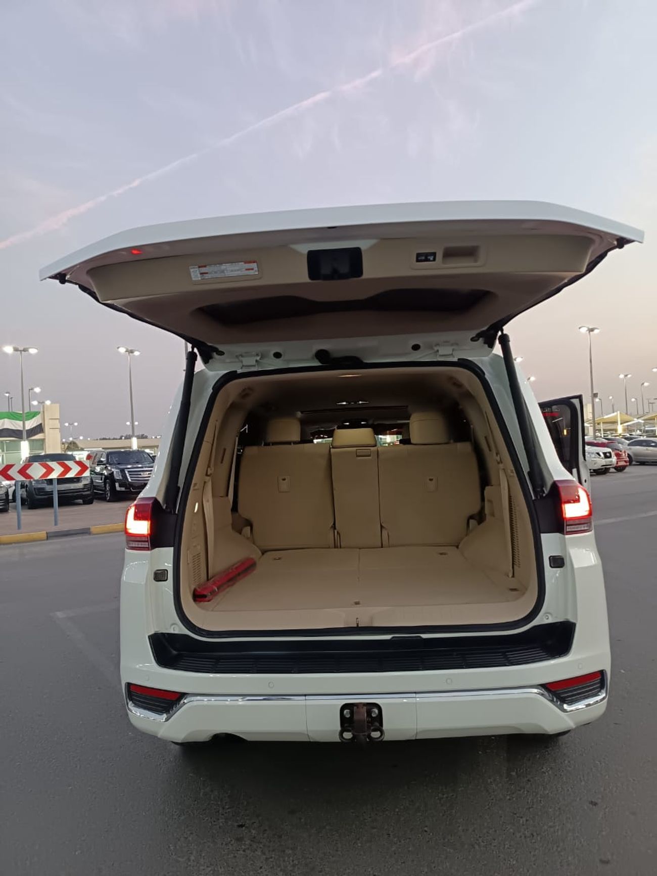 تويوتا لاند كروزر VXR 4.0L LHD-4WD-PETROL-6 CYLINDER-AUTOMATIC-7 SEATS-5 DOORS