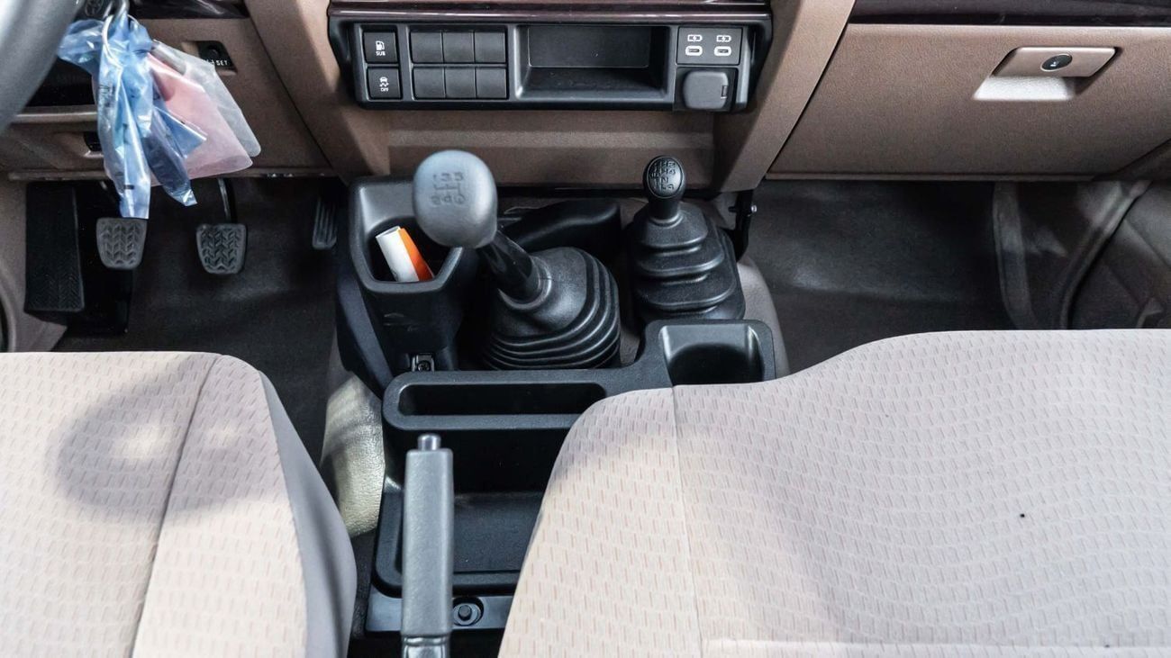 تويوتا لاند كروزر بيك آب 2026 Toyota Land Cruiser LC 79 2.8L MT Diesel (Beige-Brown)