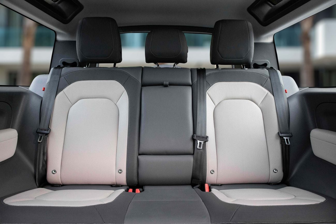 لاند روفر ديفندر Defender X-Dynamic | 5,938 P.M | 0% Downpayment | Defender X Dynamic| Agency Warranty!