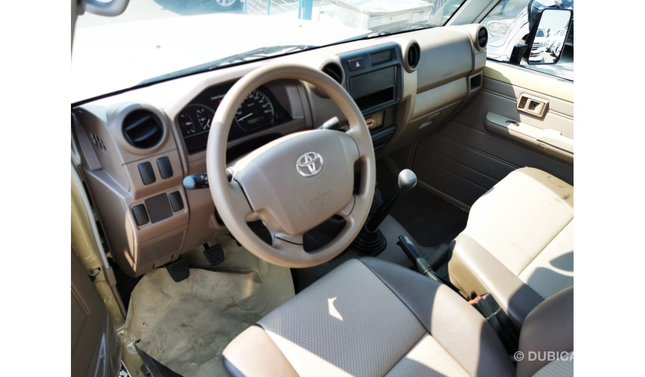 Toyota Land Cruiser Pick Up 4.2D, Alloy Rims, Power Windows, Over Fender, Hub Lock, Vinyl seat, LOT-TLC19