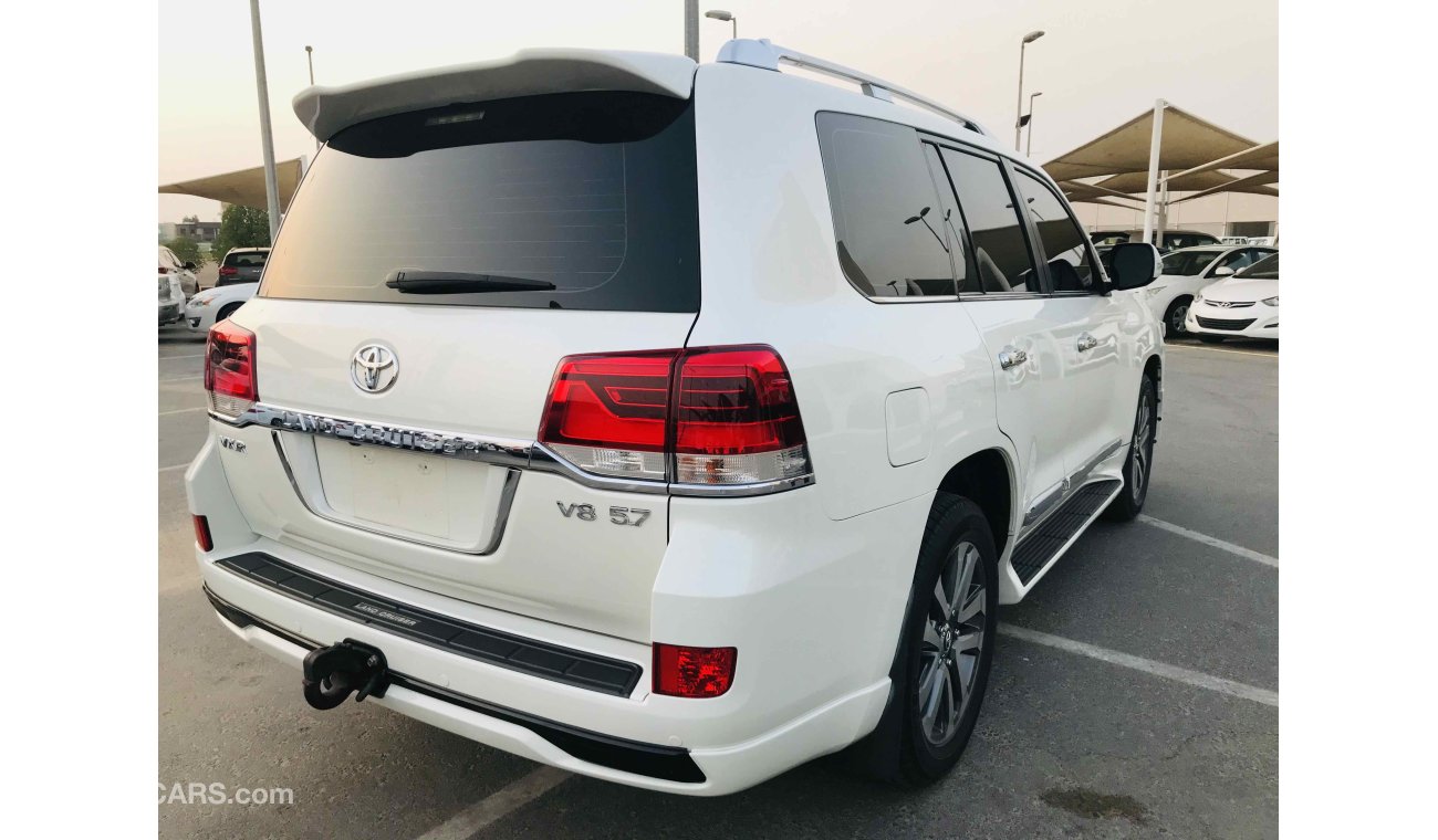 Toyota Land Cruiser بحاله ممتازه بدون حوادث تشييكات وكاله بحاله ممتازه ضمان شاسيه جير ماكينه بودى