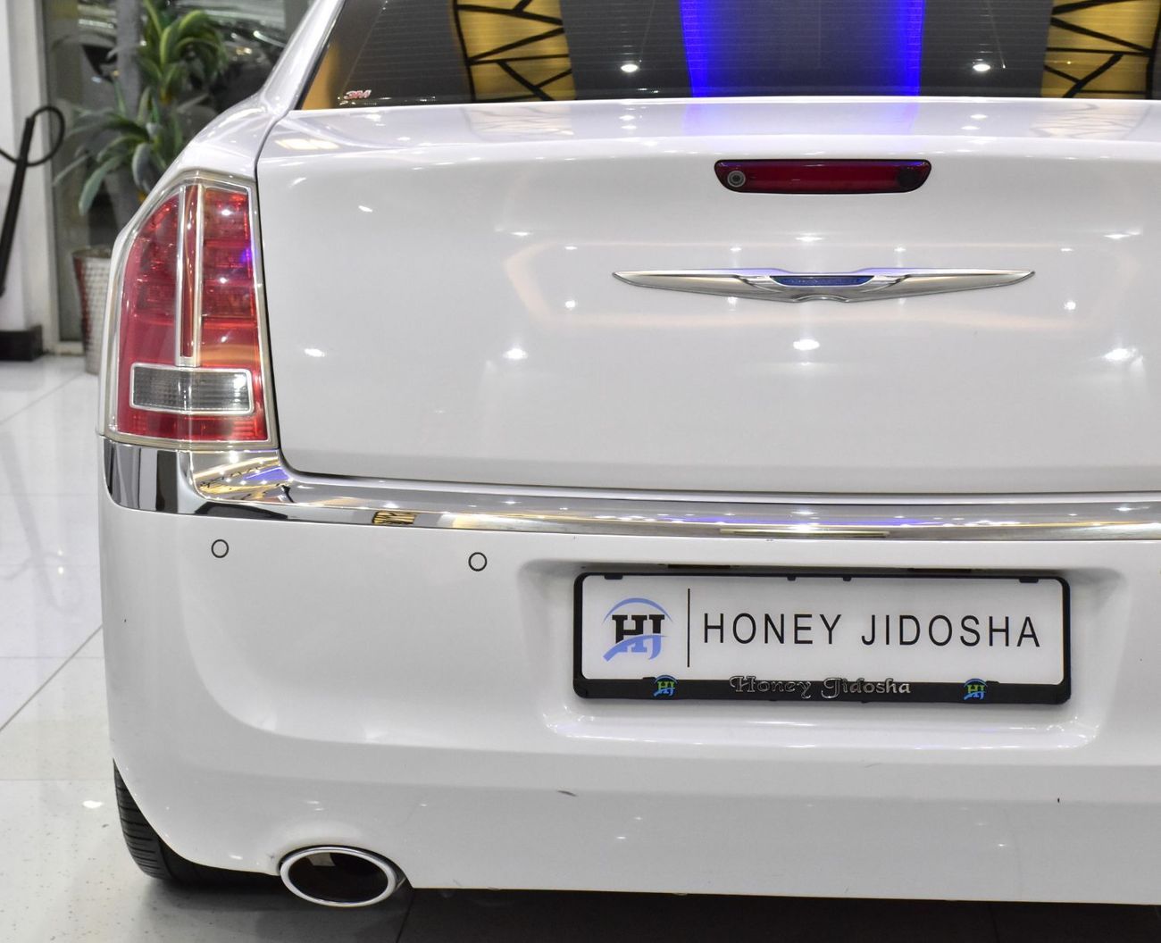 Chrysler 300C EXCELLENT DEAL for our Chrysler 300c ( 2014 Model ) in White Color GCC Specs