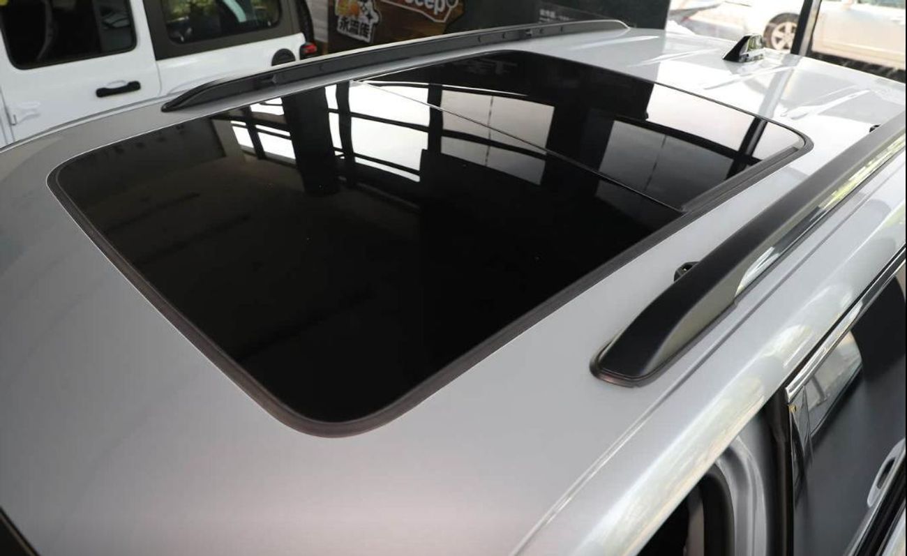 Jeep Cherokee 5 SEATER LIMITED PLUG IN HYBRID ( FOR RE EXPORT ONLY )