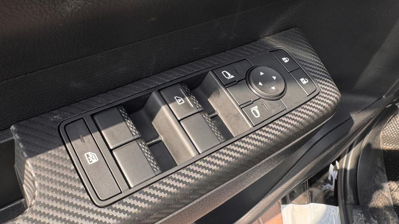 Mitsubishi L200 DCABIN 2.4L PETROL 4X4 5 MT MID-LINE